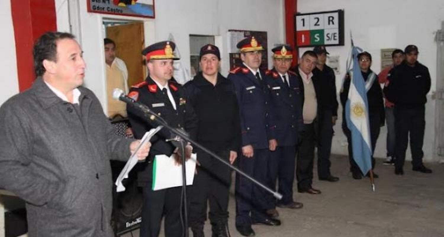 Britos entregó subsidio a Bomberos y prometió otro para septiembre