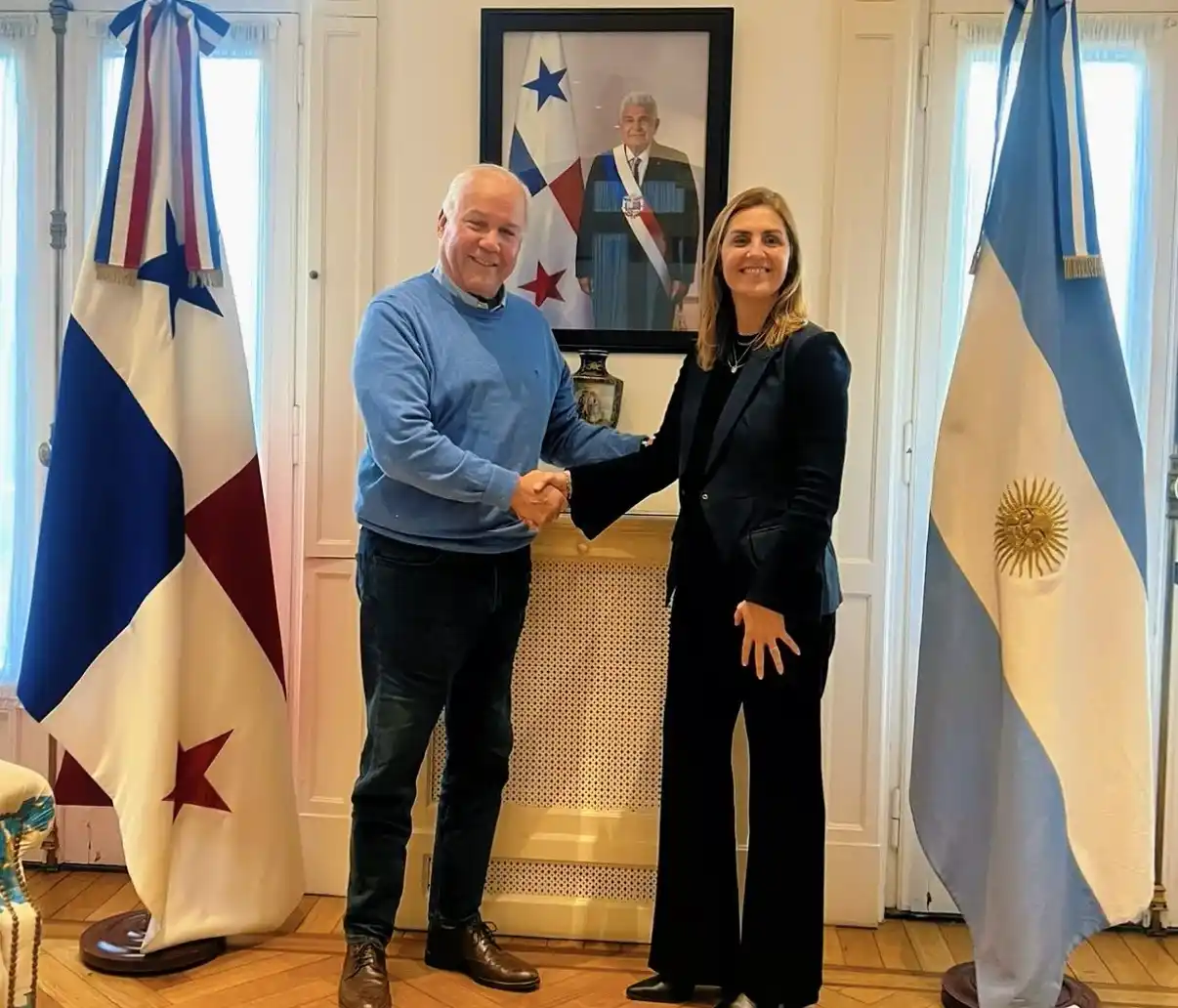 Sánchez Herrero se reunió con el Embajador y Cónsul General de Panamá, Juan Luis Correa Esquivel.