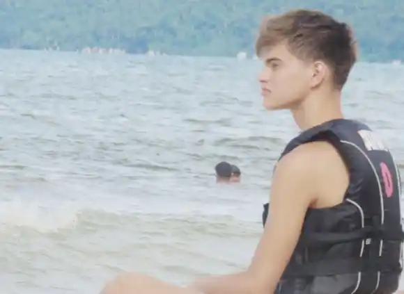 Amor que transforma: Encontró cuadernos con escritos de su hijo fallecido y publicó un libro en su nombre