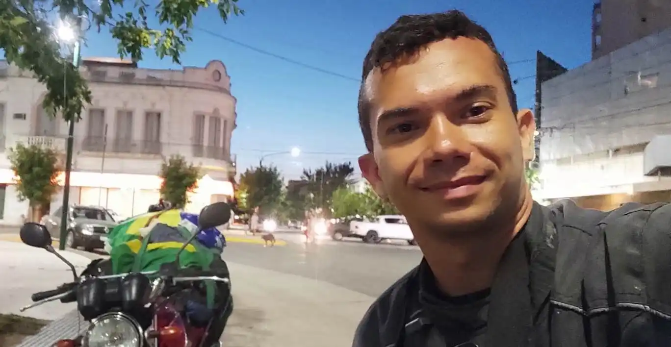 Le robaron en Tres Arroyos la moto a un turista brasilero