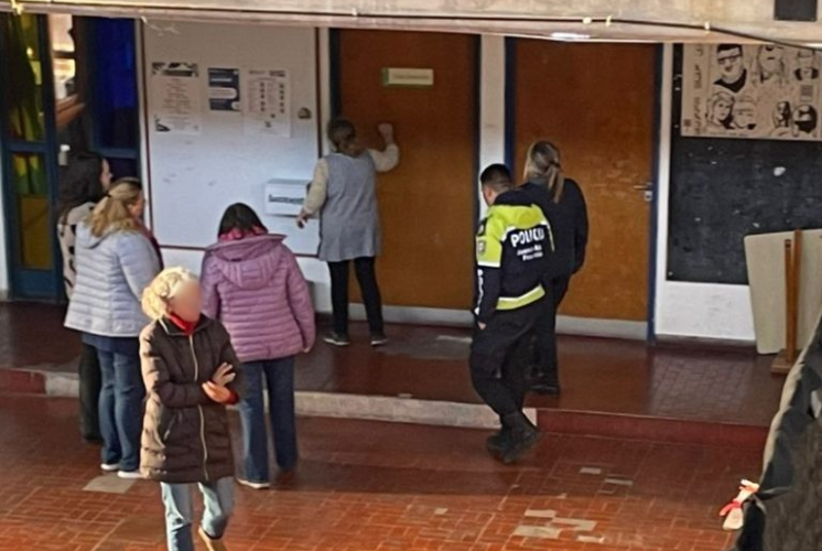 Una preceptora fue golpeada cuando intentaba separar a dos chicas mientras peleaban