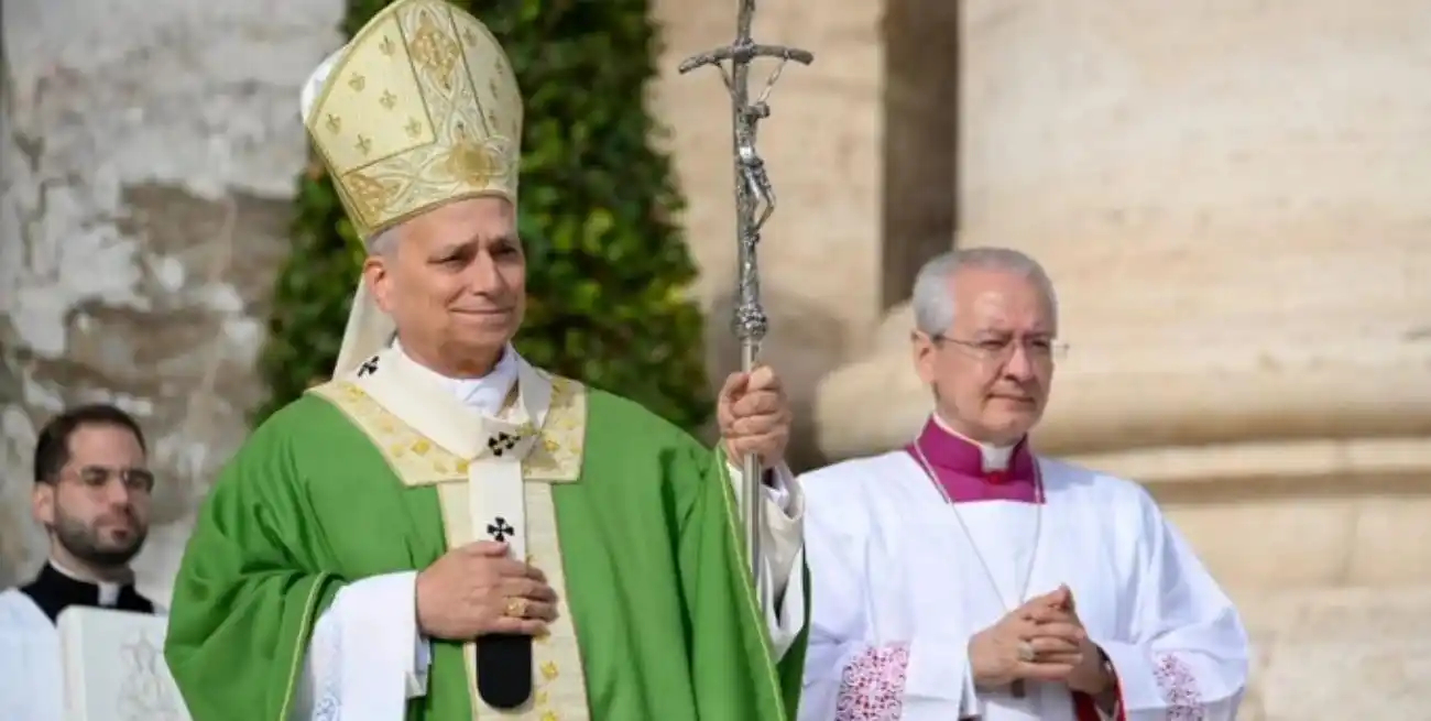 El papa encabezó el Ángelus dominical desde la plaza de San Pedro. Foto: Vatican News.