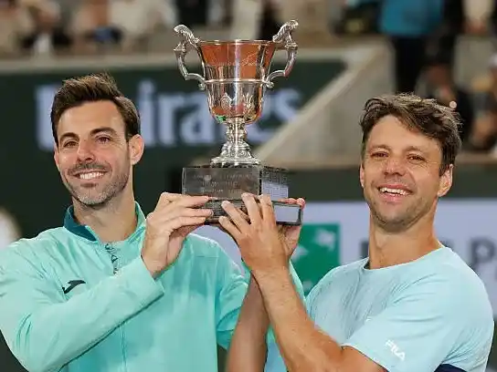 Zeballos y Granollers celebran su segundo título en Roland Garros.