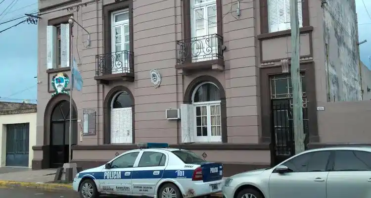 Efectivo herido en el rostro en medio de un conflicto vecinal