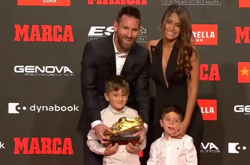 En el día que se cumplen 15 años de su debut oficial, Messi recibió su 6ta Bota de Oro