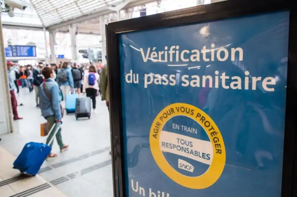 En Francia entró en vigor el pase sanitario