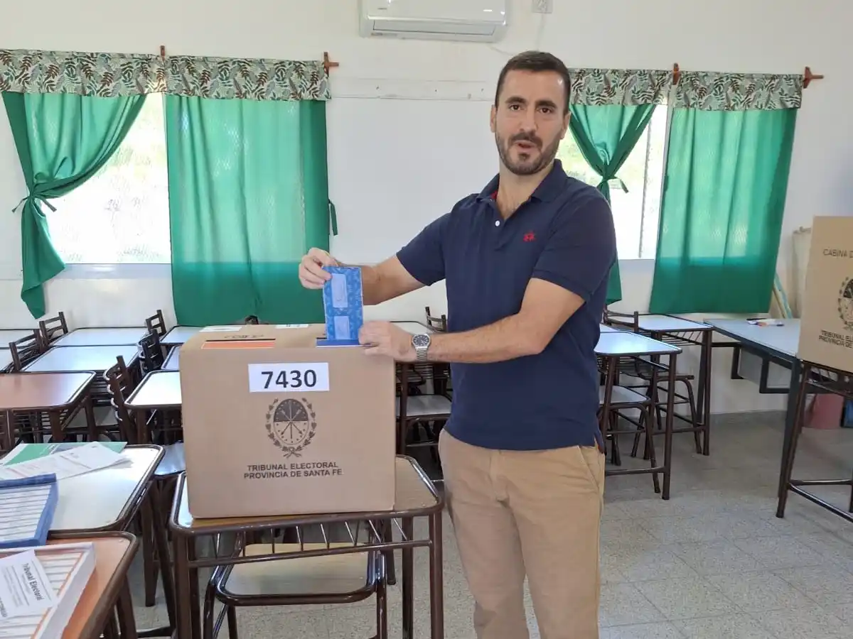 Hernán Porta en el momento de la votación. Foto: Sur24