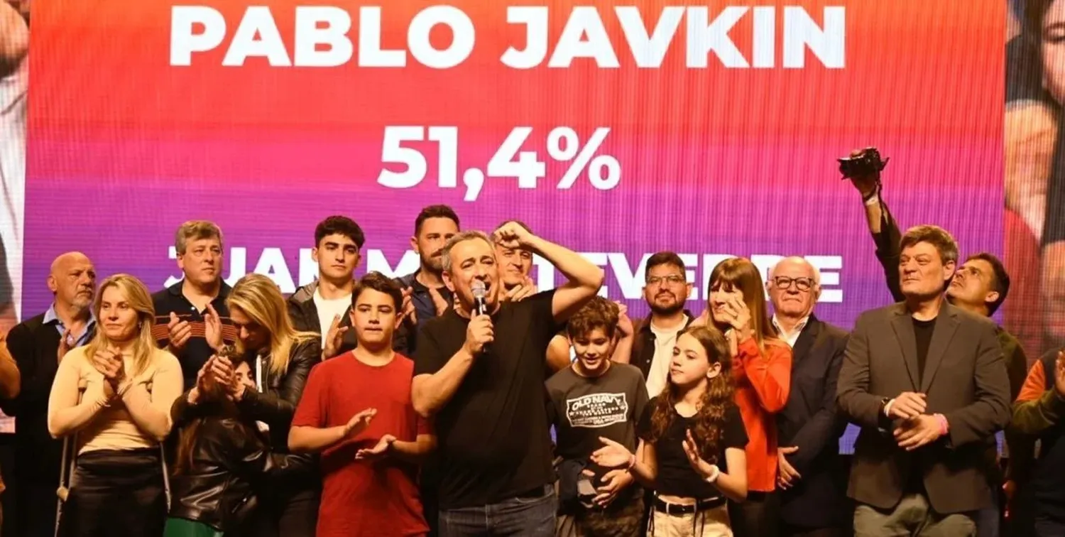 El intendente Pablo Javkin fue reelecto, a pesar de la amenazante aparición del opositor Juan Monteverde.