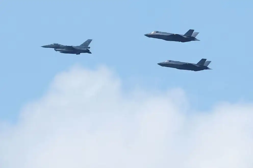 llegada de los F-16 - 3