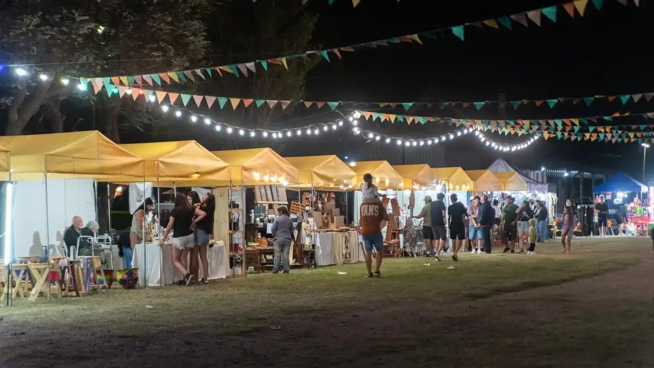 Más de 5.000 personas asistieron a la séptima edición del evento, que incluyó cata de vinos, música en vivo y apoyo institucional provincial.