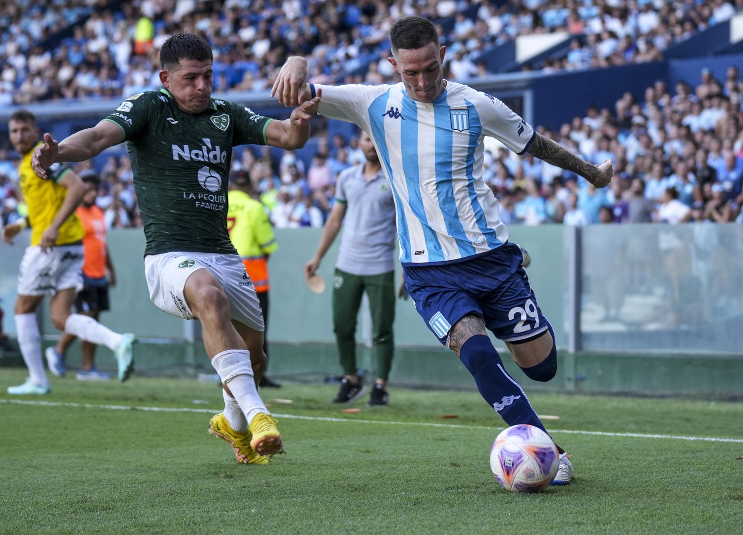 En Santa Fe, Racing busca dar un paso hacia la punta