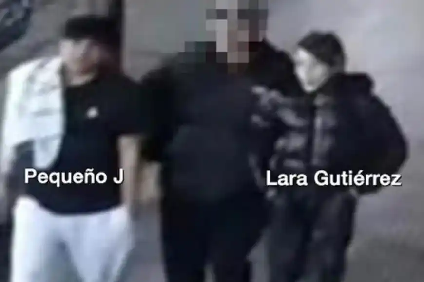 Una cámara de seguridad captó a Lara y “Pequeño J” caminando por Flores el 6 de septiembre.