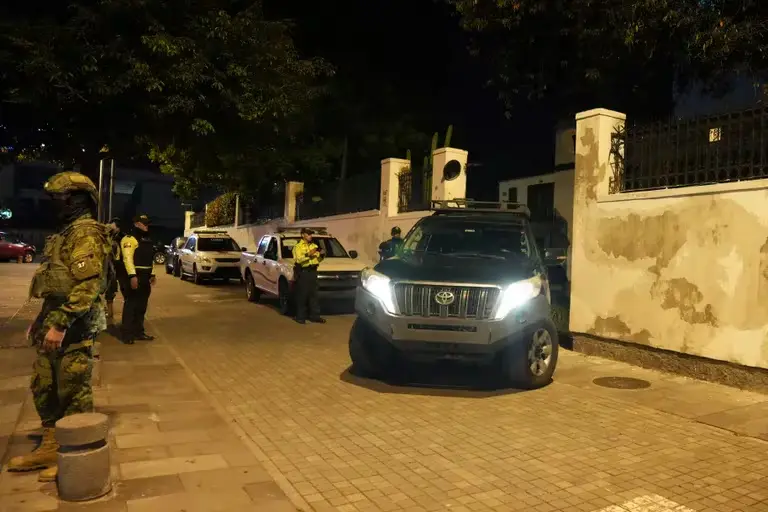La Policía de Ecuador irrumpió en la embajada de México en Quito y detuvo al exvicepresidente Jorge Glas