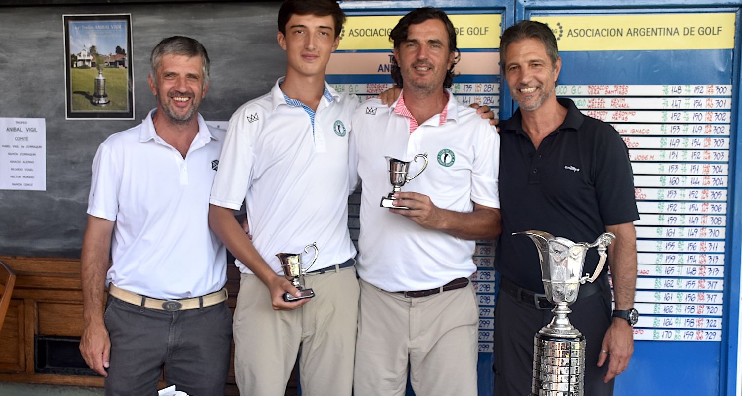 Julio y Ramiro Goti reciben el premio por el segundo puesto.