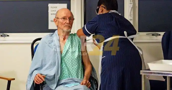 Falleció William Shakespeare, el primer hombre en recibir la vacuna contra el coronavirus