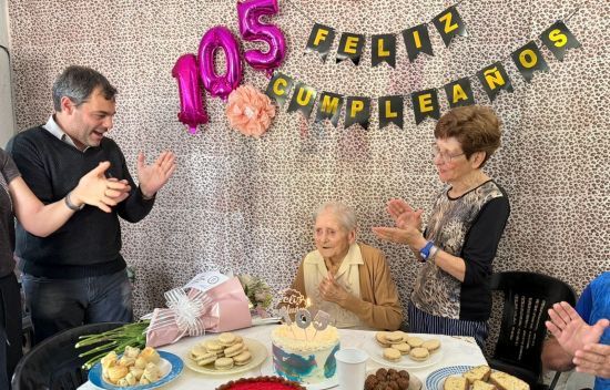 A pura celebración: Doña Pepa cumplió 105 años y es la vecina más longeva de la ciudad de Brinkmann