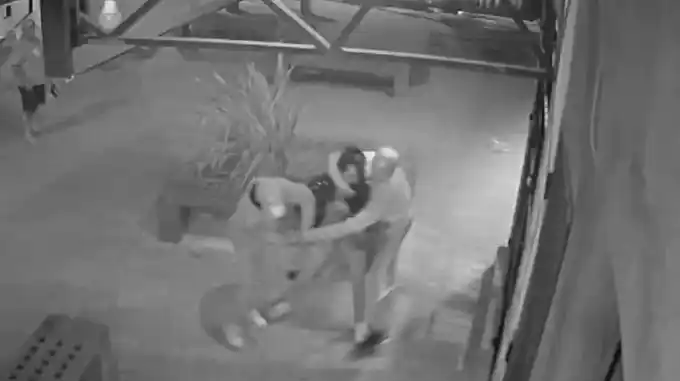 Captura de video del momento del asalto.