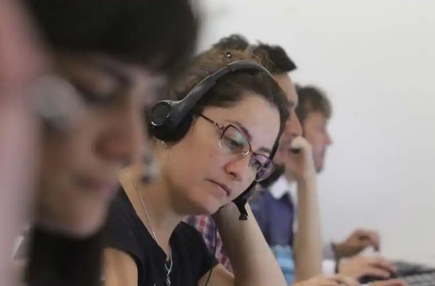 Más de la mitad de las personas que llamaron al 0800 Covid de la Provincia tenían cobertura social