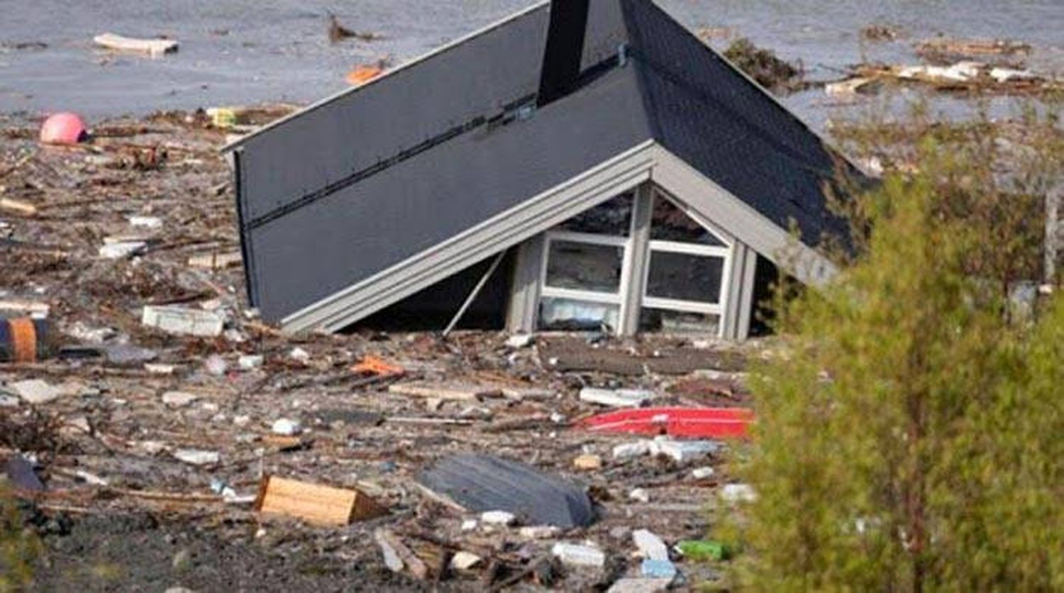 Impresionante desprendimiento de tierra en Noruega: 8 casas terminaron en el mar