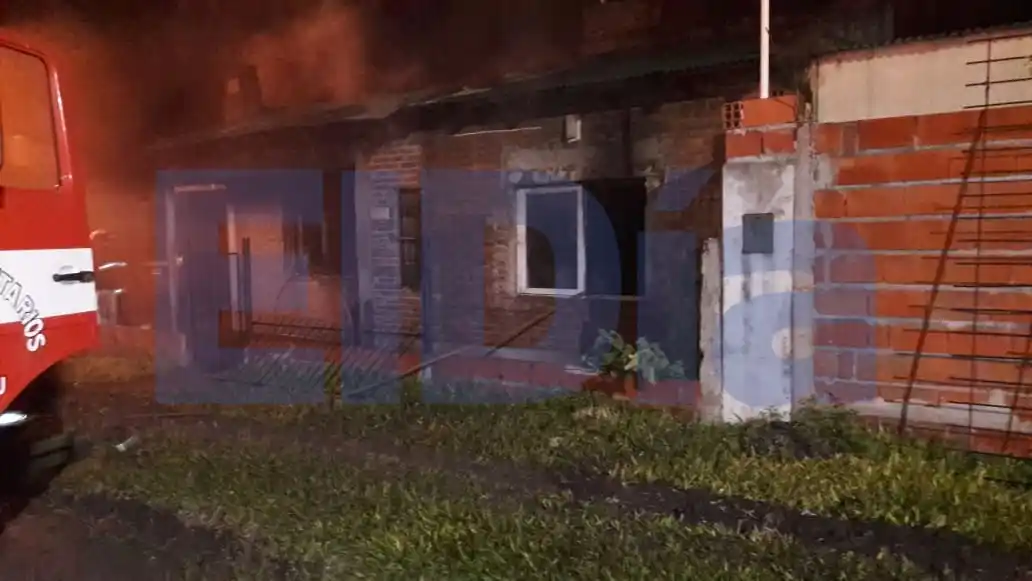 Una vivienda se prendió fuego esta mañana: las pérdidas fueron totales