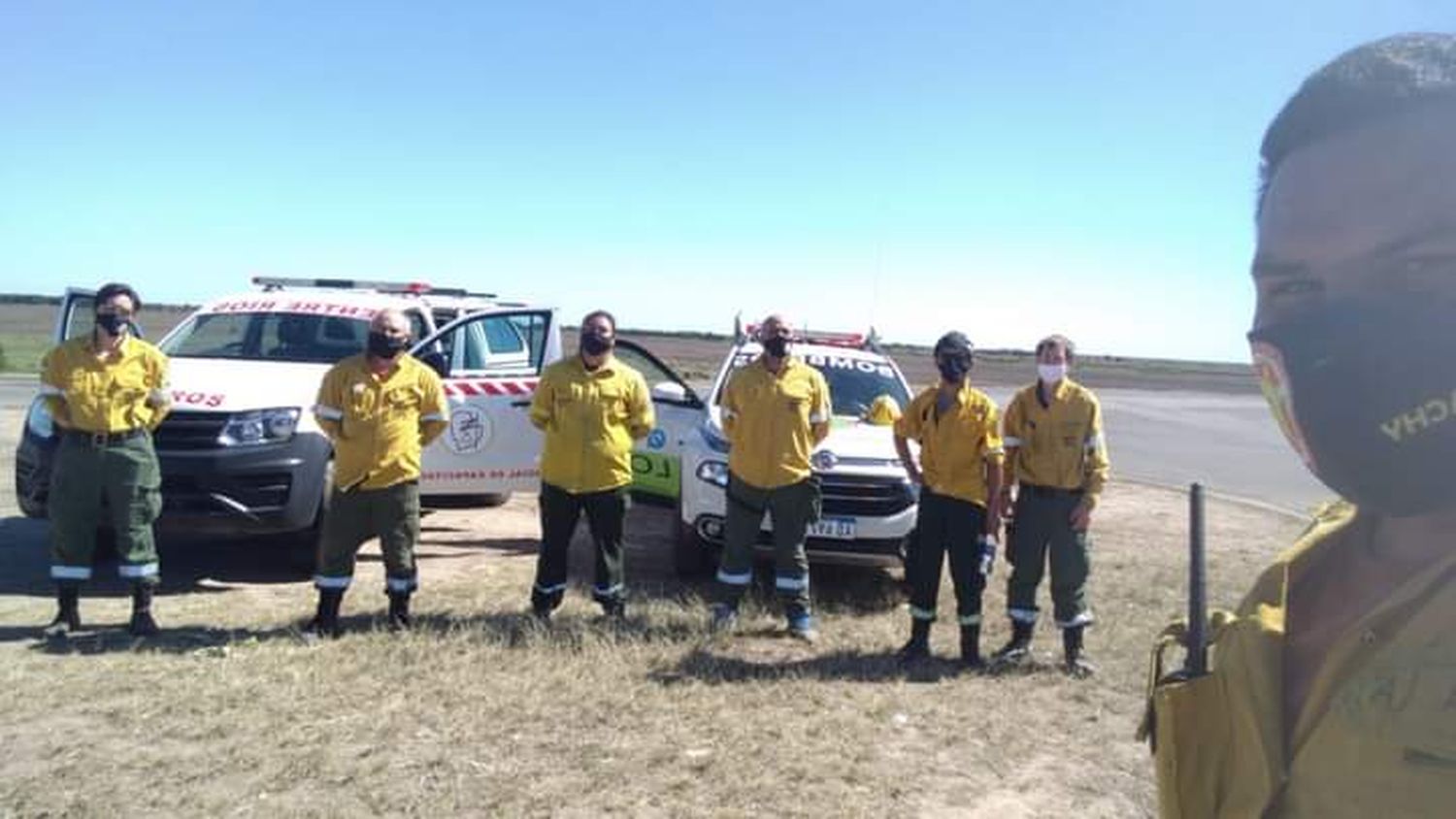 Brigadistas de la ciudad combaten nuevamente los incendios en el Delta del Paraná