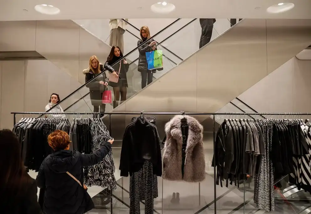 Un informe ubica a Argentina entre los mercados más caros del mundo en ropa, calzado y electrodomésticos