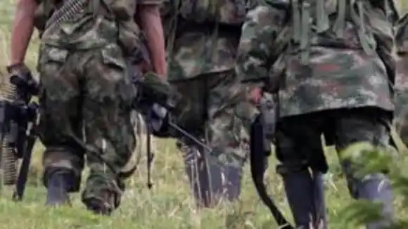 EN UNA FIESTA DE 15 AÑOS: guerrilla acribilla a tiros a dos venezolanos en la frontera con Colombia