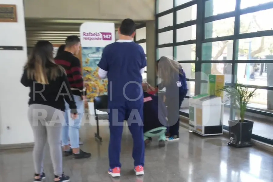 Heroico rescate en la ciudad: dos agentes de la AIC le salvaron la vida a una beba que se estaba ahogando