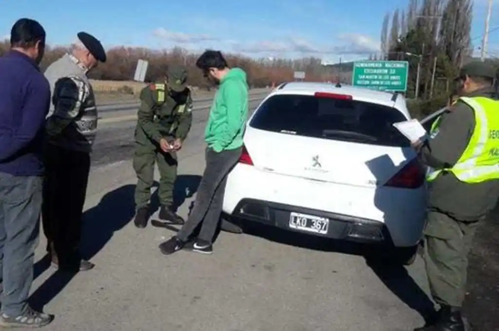 Gendarmería detuvo con drogas y sin carnet de conducir a reconocido músico