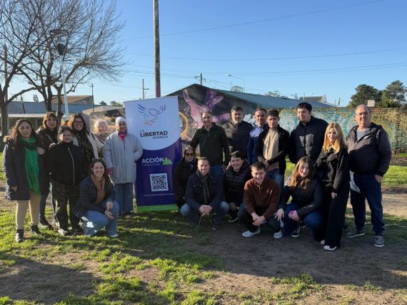 La Libertad Avanza recorrió Villa Gaucho y habló con los vecinos sobre la inseguridad