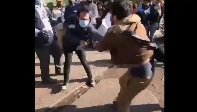 ¡LO MANDARON A LA CLÍNICA! Funcionarios de Maduro en Chile agraden a venezolano por pedir su pasaporte