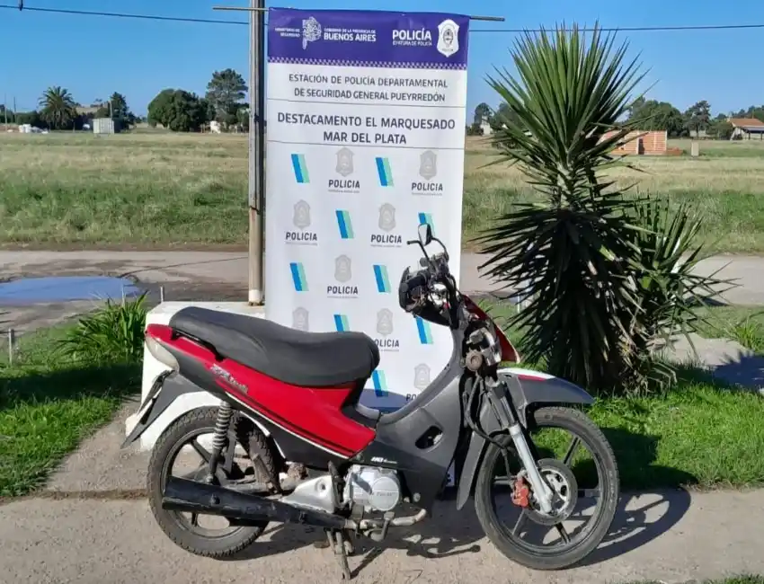 Motociclista sin documentación chocó a un peatón: fue trasladado al HIGA