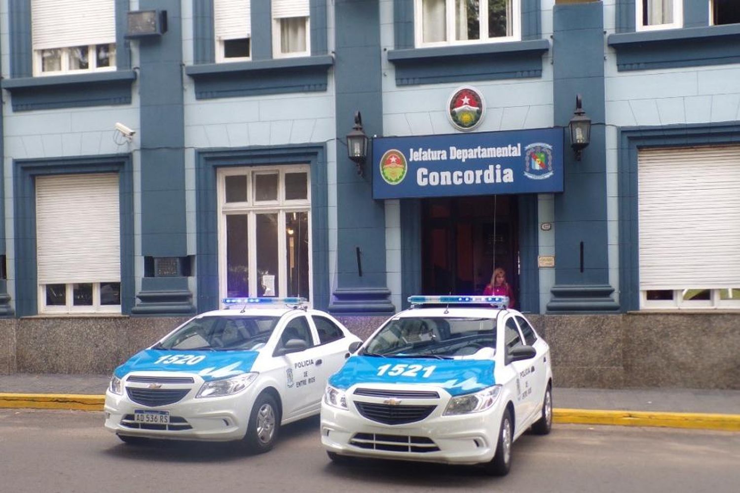 La violó, la golpeó y le secuestró a su nieta de cinco años: está prófugo