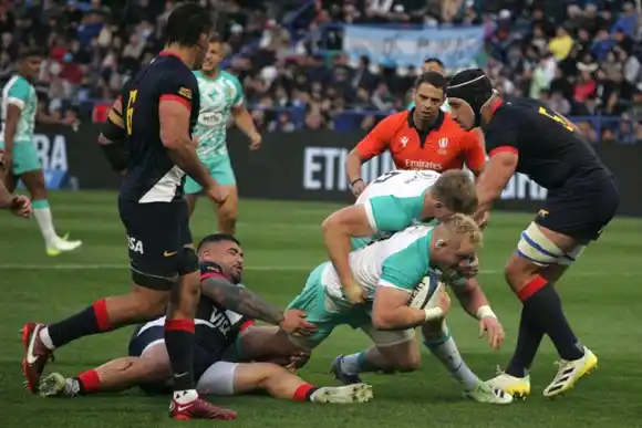 Derrota de Los Pumas en la despedida del país