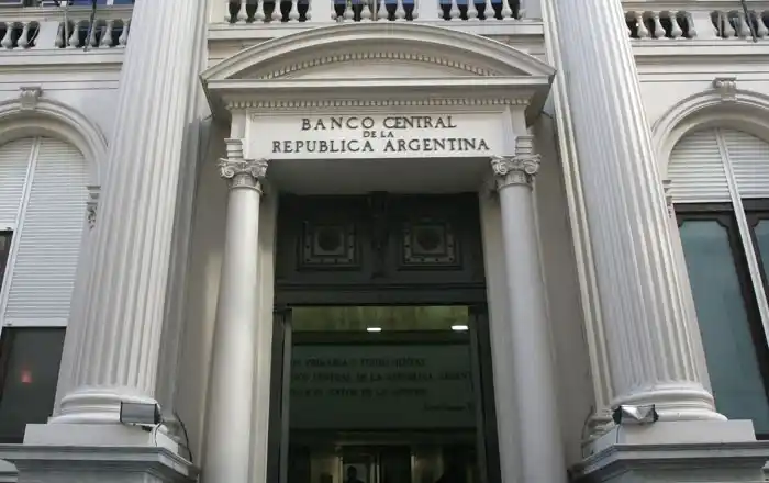 El BCRA reconoce que no doblega la inflación