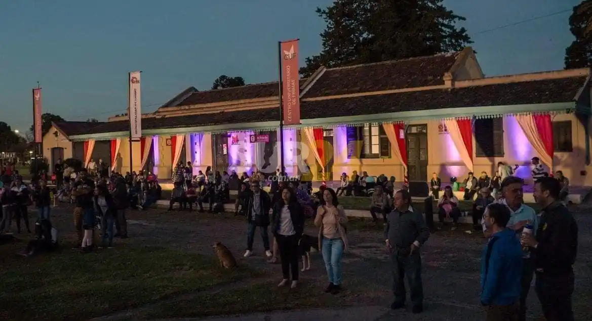 El Centro Universitario Firmat celebró sus 20 años educando en la ciudad