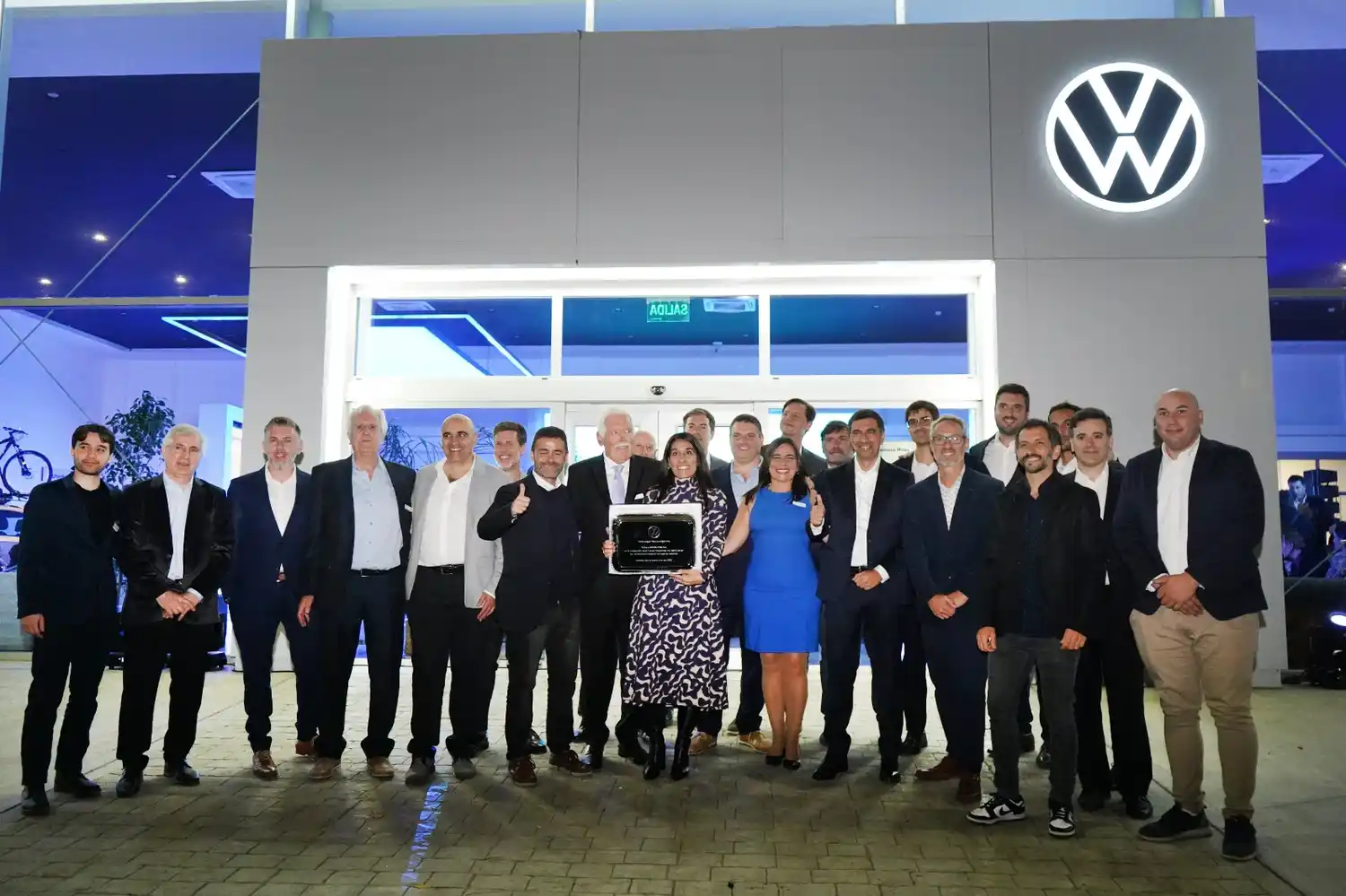 Autoridades de Volkswagen Argentina y Romera Hnos