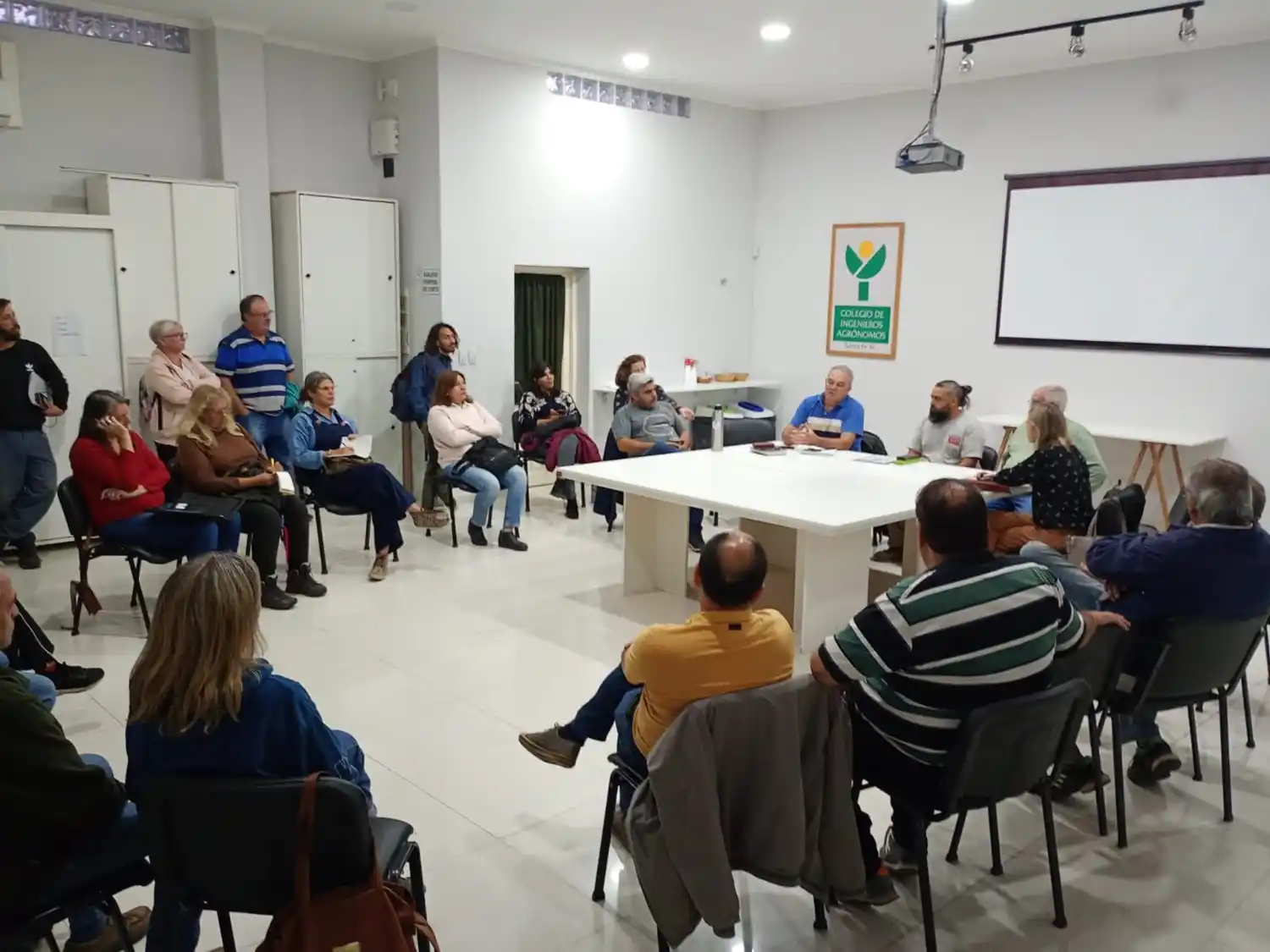 La reunión entre empresarios y vecinos, en la sede del Colegio de Ingenieros Agrónomos, fue clave para destrabar el conflicto. Foto: ARG
