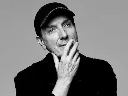 Poncela nació en 1945 en Madrid.