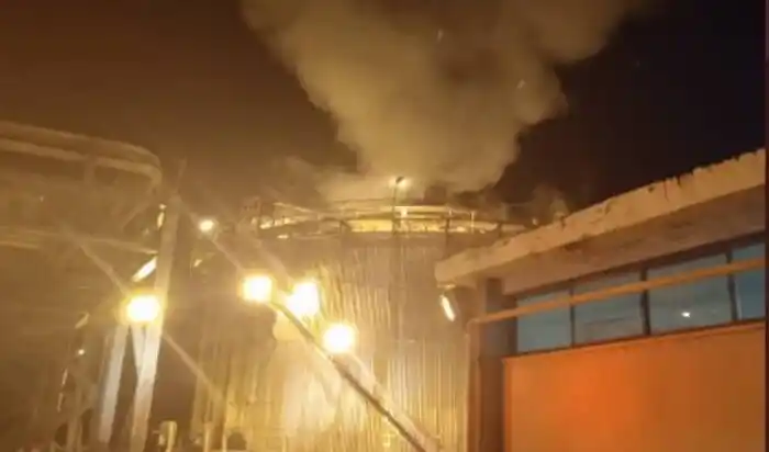 ¡CONTROLADO! Reportan incendio en tanque de refinería de Pequiven en Morón