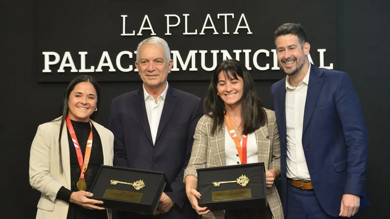 Alak distinguió como ciudadanas ilustres a Majo y Vicky Granatto: “La Plata volvió a ser la ciudad más feliz del mundo”