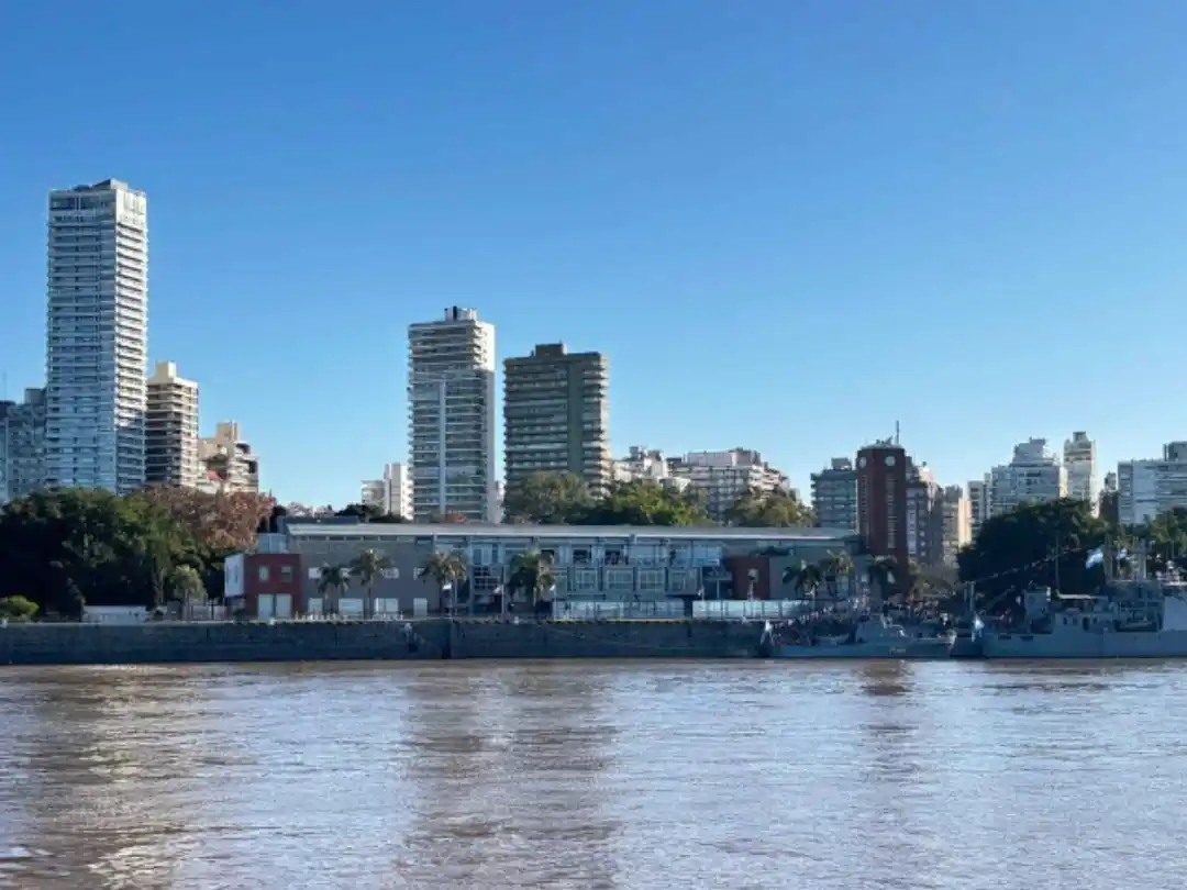La actividad se desarrolla en el salón Muelle del Complejo La Fluvial.