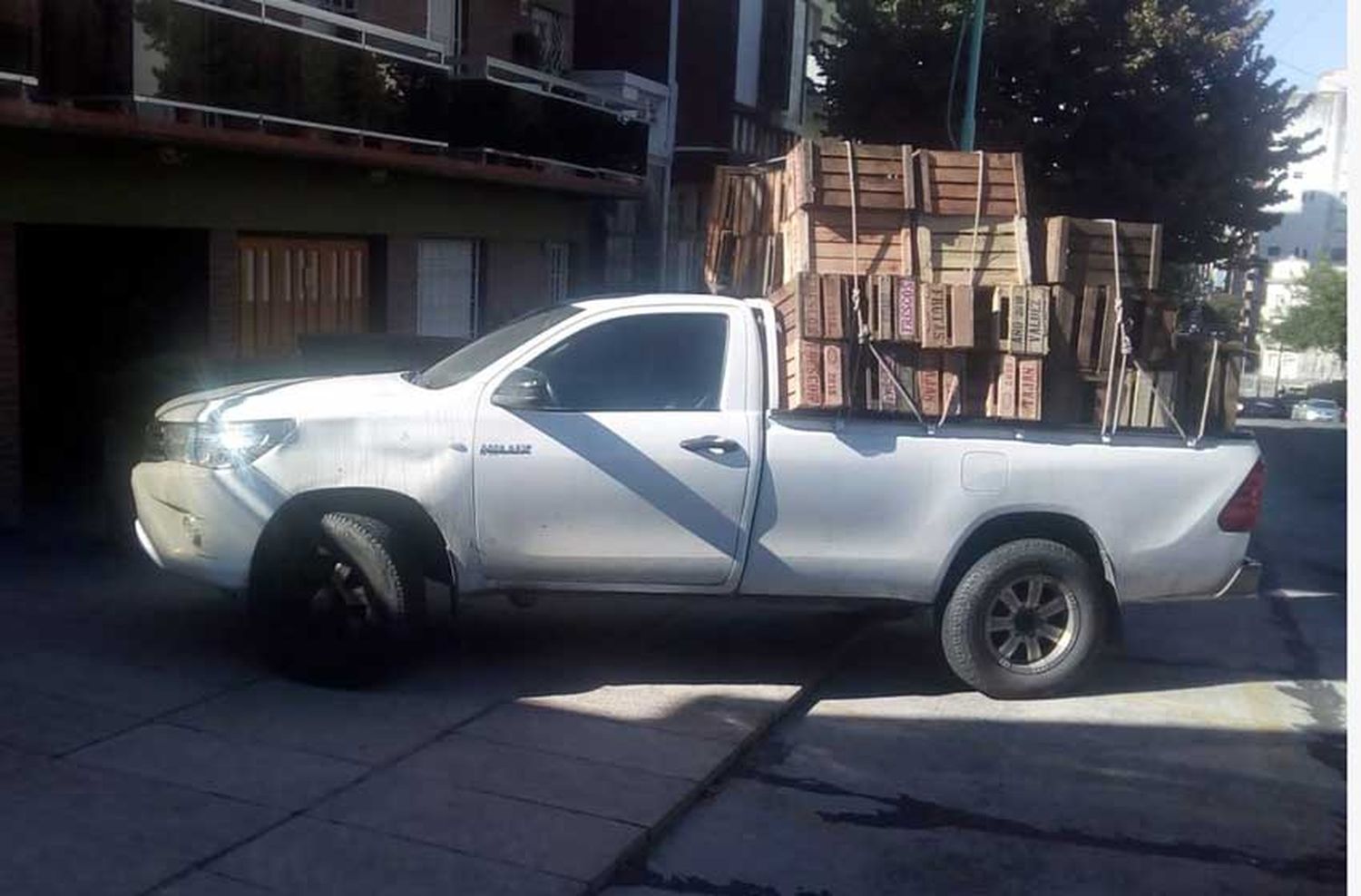 Amenazó con un arma a inspectores de Tránsito por una infracción