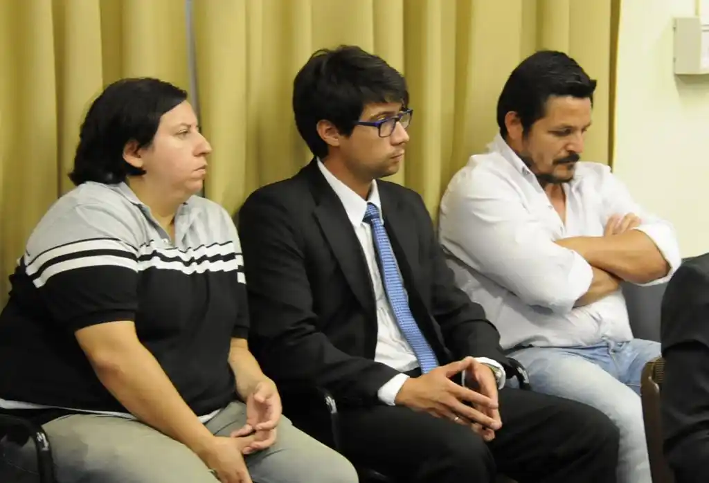 Condenan a uno de los policías por abuso sexual y al resto por vejaciones