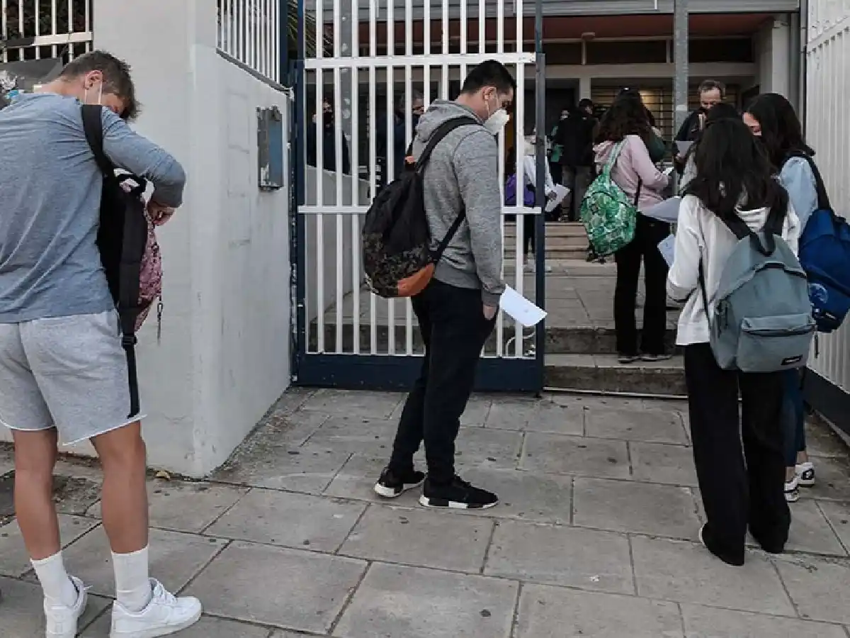 Grecia impuso restricciones por siete meses a quienes no estén vacunados