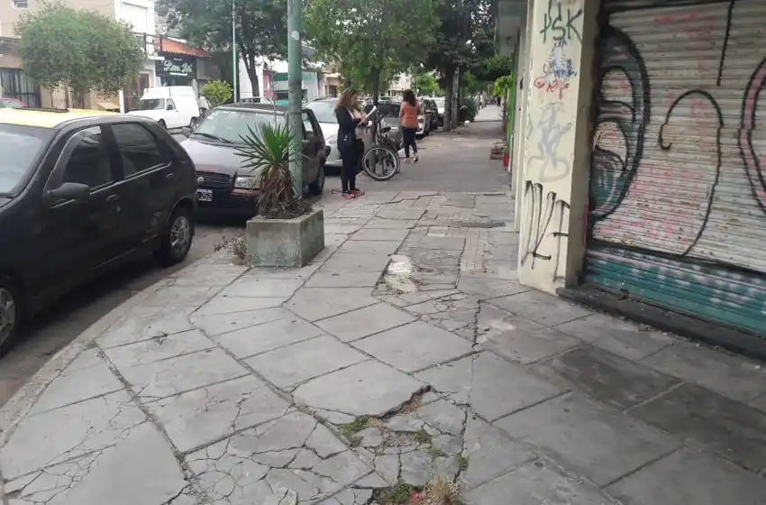 Apuntan a la responsabilidad de frentistas en el cuidado de veredas