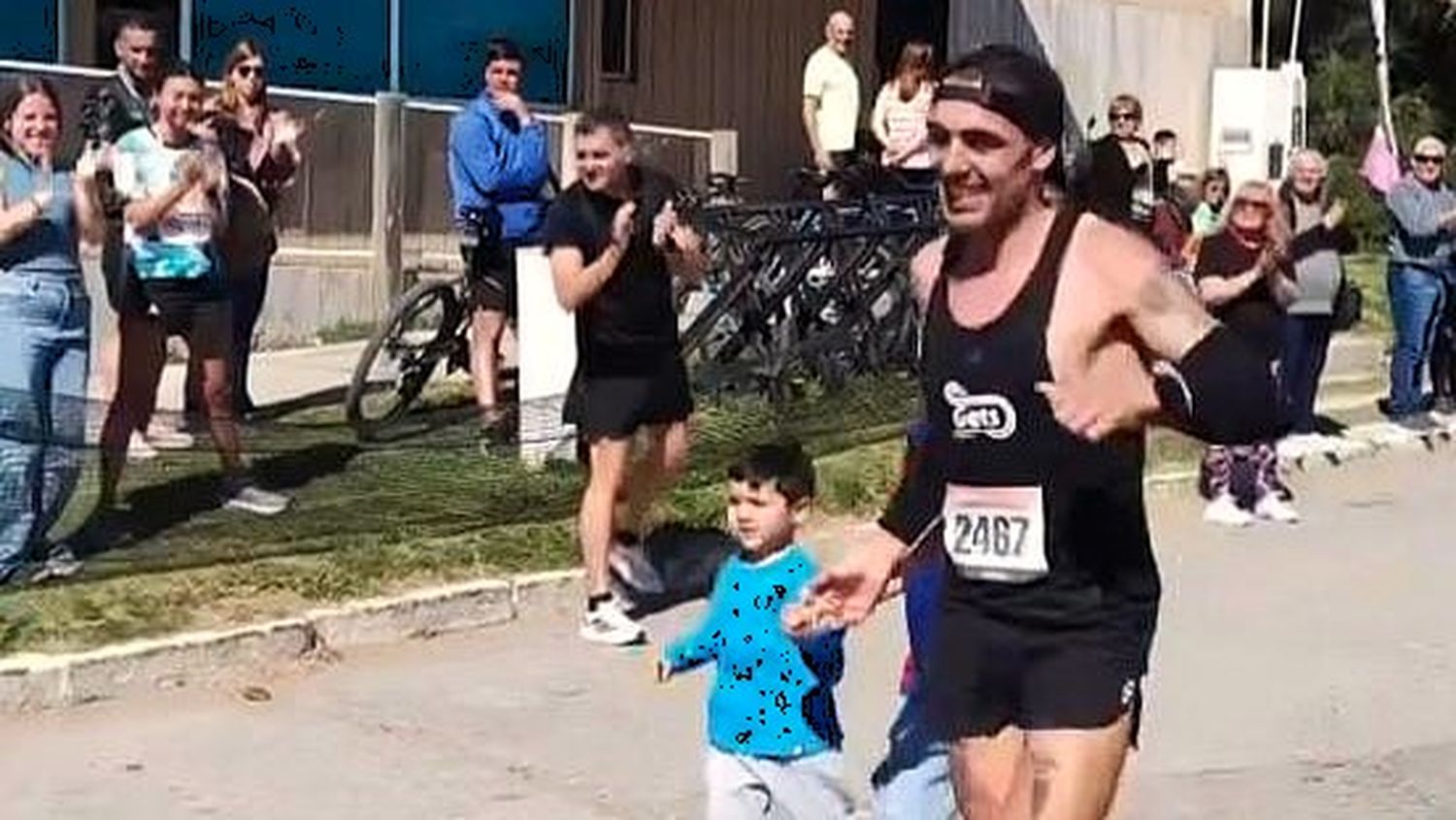 Federico Santibáñez, a su llegada en los 21 kilómetros del Aniversario de Necochea