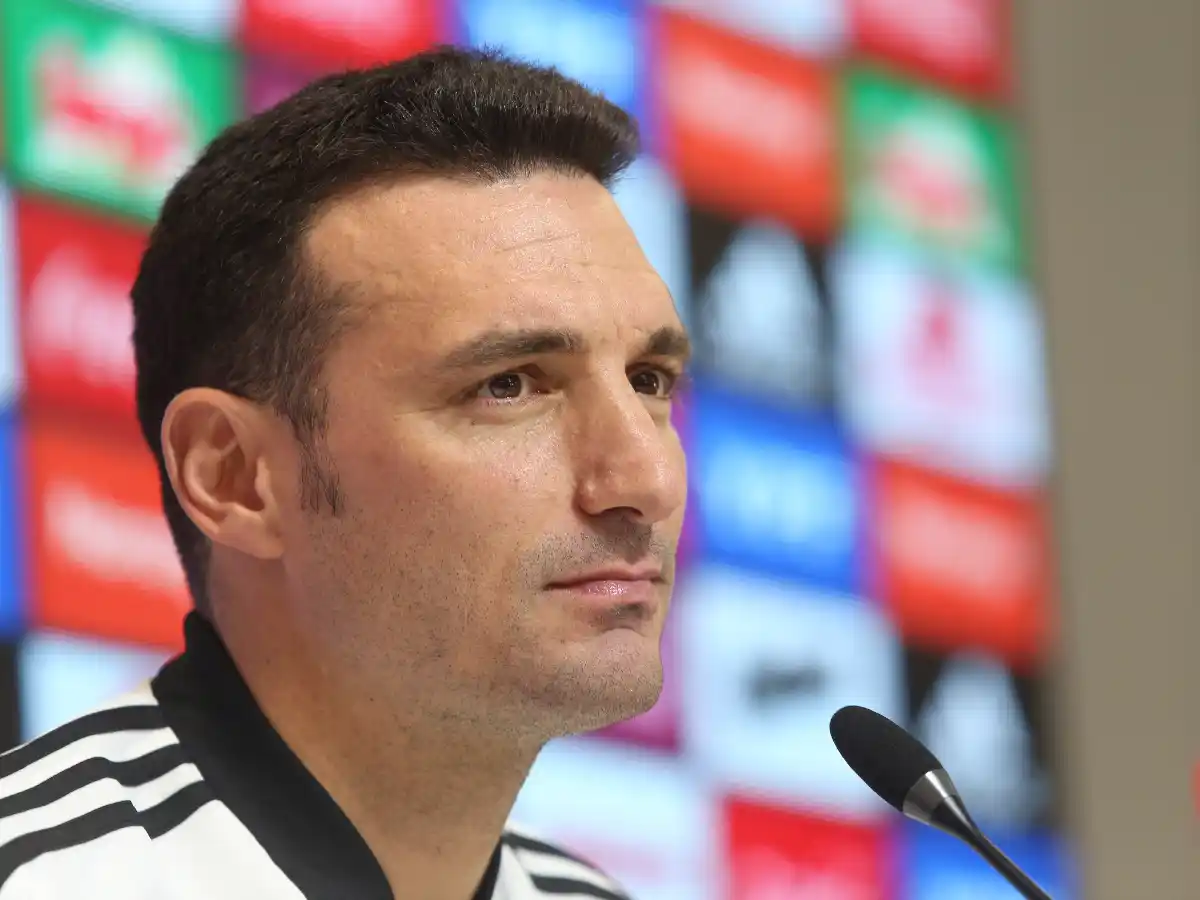 Scaloni dará a conocer este martes los 23 que irán a Brasil