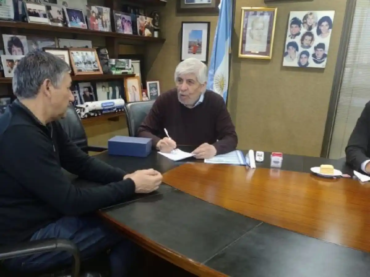 "Bajá la moneda y lo cagamos a tiros", escándalo por una presunta escucha entre un dirigente de Moyano y un sicario