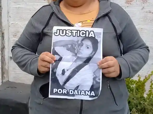 La policía incumplió sus obligaciones al no advertir -y por ende no impedir- que la joven “se diera muerte”.